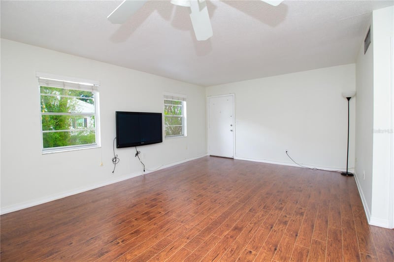 6940 Sunset Dr #2C, St Petersburg, FL 33707