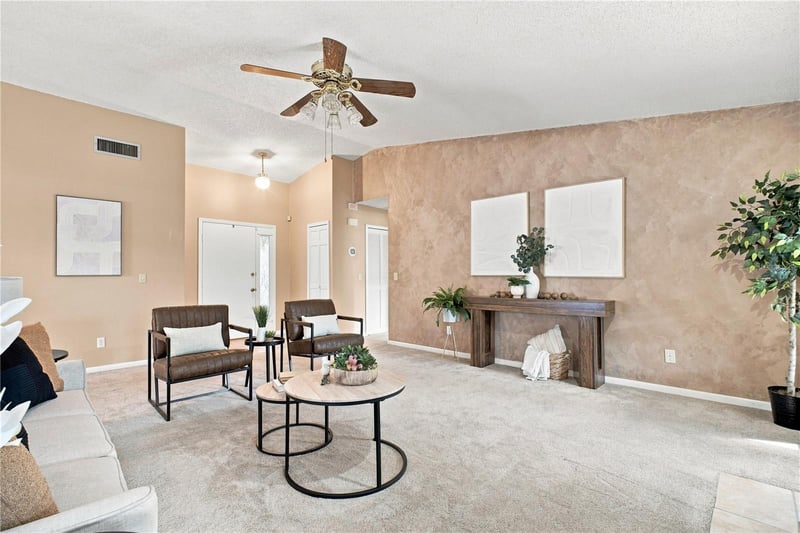 6803 Longpointe Way, Tampa, FL 33615