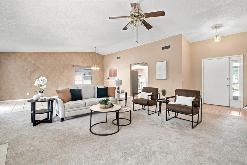 6803 Longpointe Way, Tampa, FL 33615