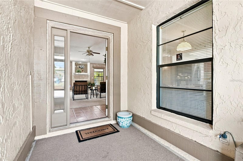 6803 Longpointe Way, Tampa, FL 33615