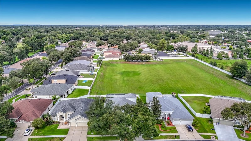 220 Ronja Ln, Valrico, FL 33594