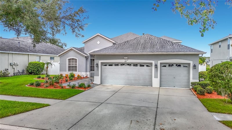 220 Ronja Ln, Valrico, FL 33594