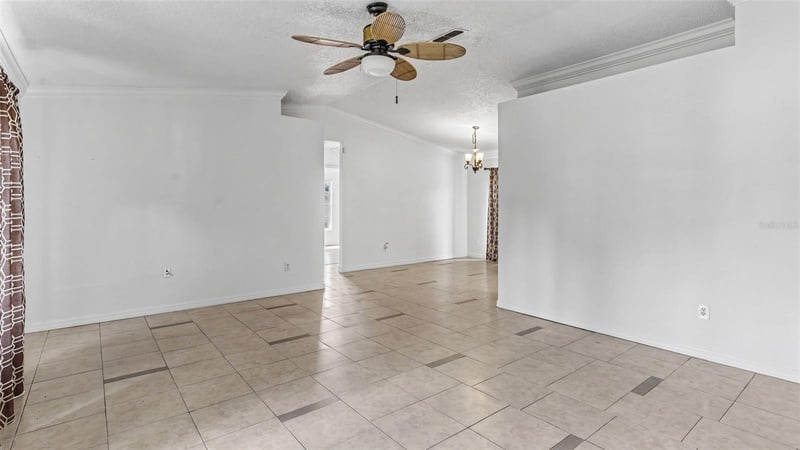 1306 Borden Ct, Valrico, FL 33594
