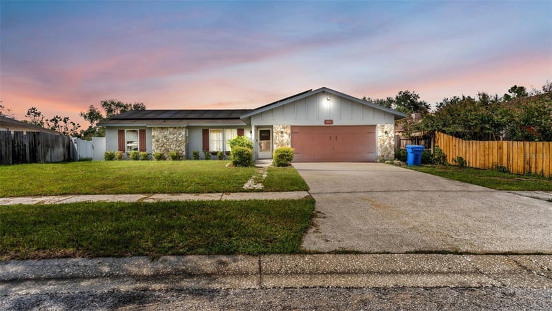 1306 Borden Ct, Valrico, FL 33594