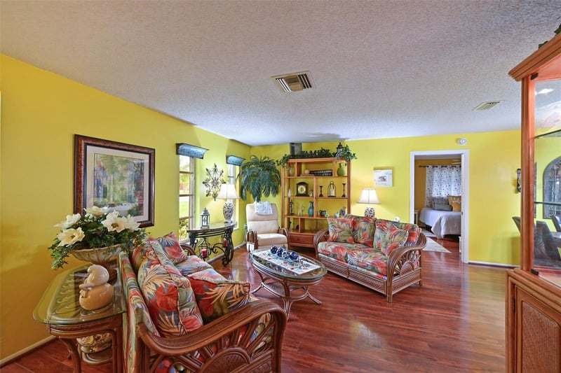 811 Alderwood Way, Sarasota, FL 34243