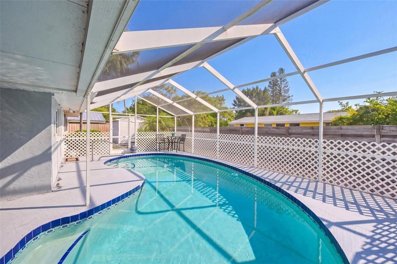 811 Alderwood Way, Sarasota, FL 34243