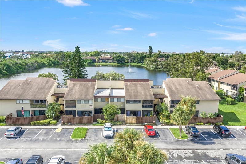 750 Village Dr #105, St Petersburg, FL 33716