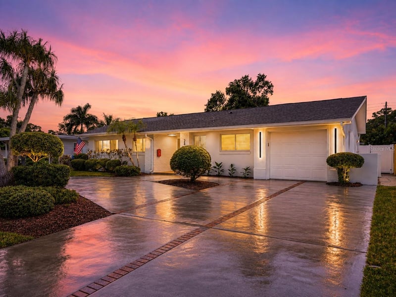 2400 66th Ter, St Petersburg, FL 33712