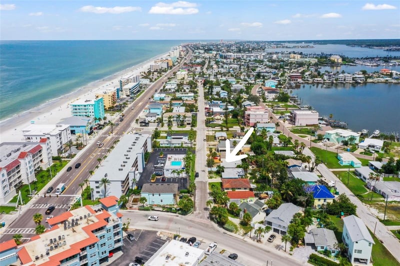 14023 Palm St, Madeira Beach, FL 33708