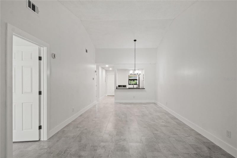 7828 Niagara Ave #322, Tampa, FL 33617