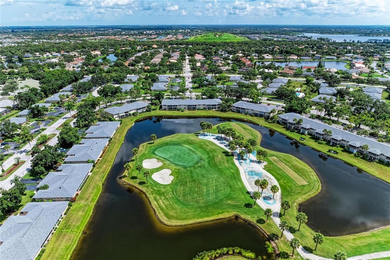 6999 Country Club Dr #123, Sarasota, FL 34243