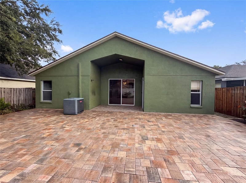 6941 Crown Lake Dr, Gibsonton, FL 33534