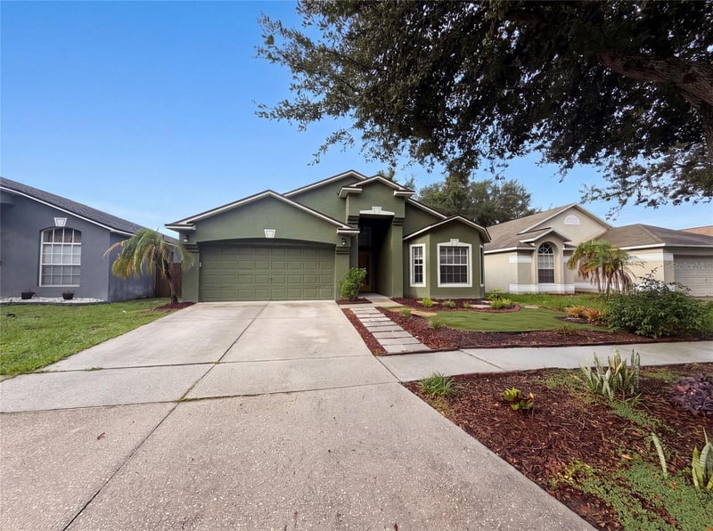 6941 Crown Lake Dr, Gibsonton, FL 33534