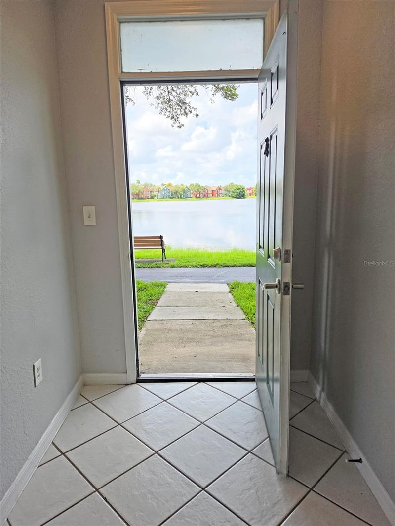 9018 Lake Chase Island Way #9018, Tampa, FL 33626