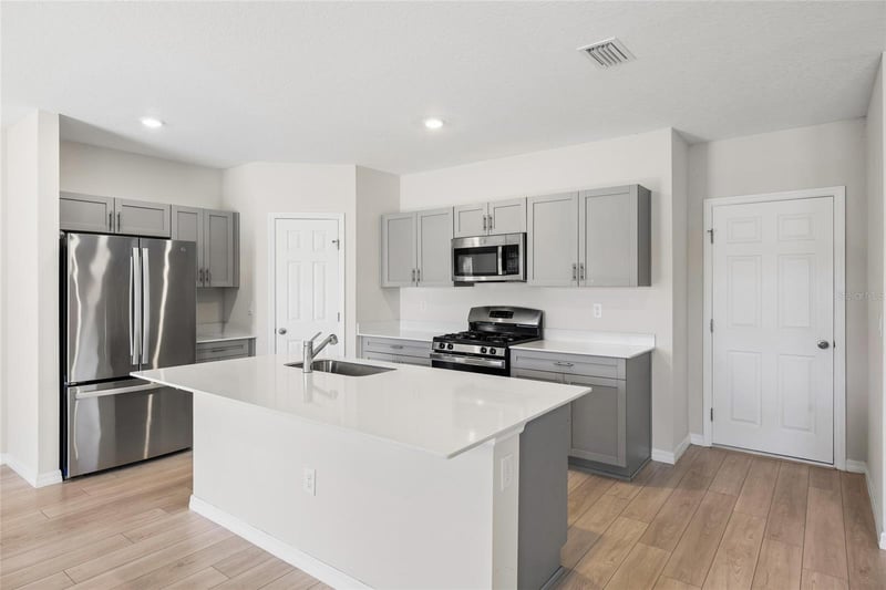 14886 Summer Branch Dr, Lithia, FL 33547