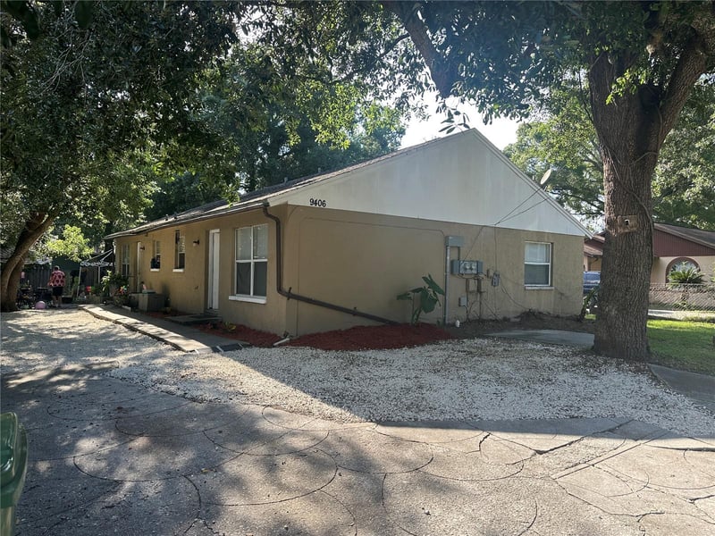 9406 N Hartts Dr, Tampa, FL 33617