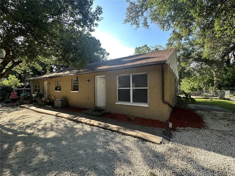 9406 N Hartts Dr, Tampa, FL 33617