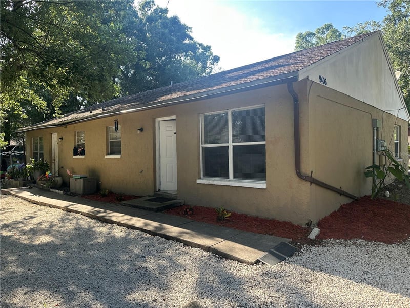 9406 N Hartts Dr, Tampa, FL 33617