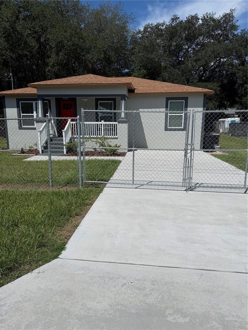 21015 Market St, Dade City, FL 33523