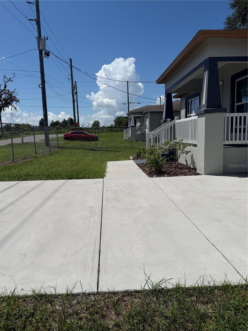 21015 Market St, Dade City, FL 33523