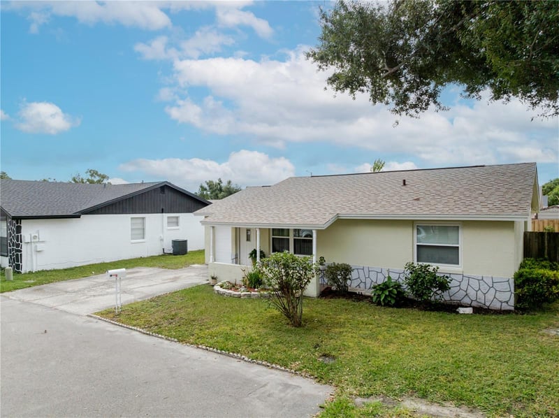 10118 Hunters Point Ct, Tampa, FL 33615