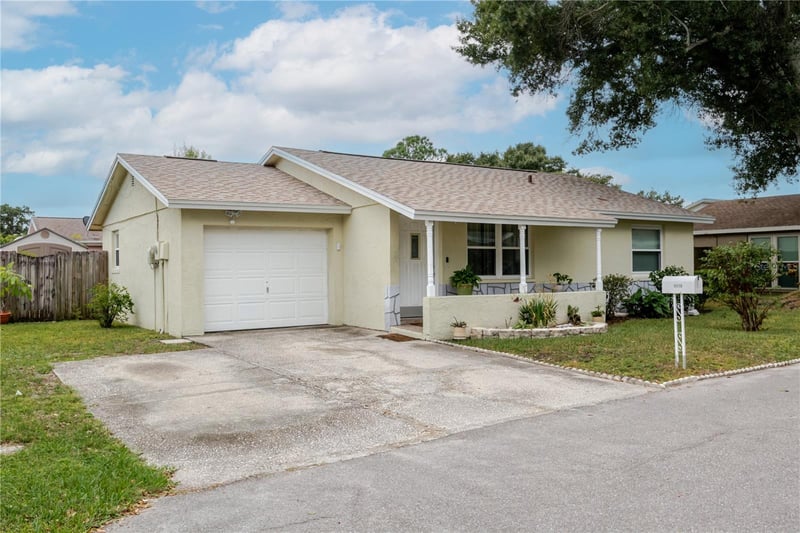 10118 Hunters Point Ct, Tampa, FL 33615