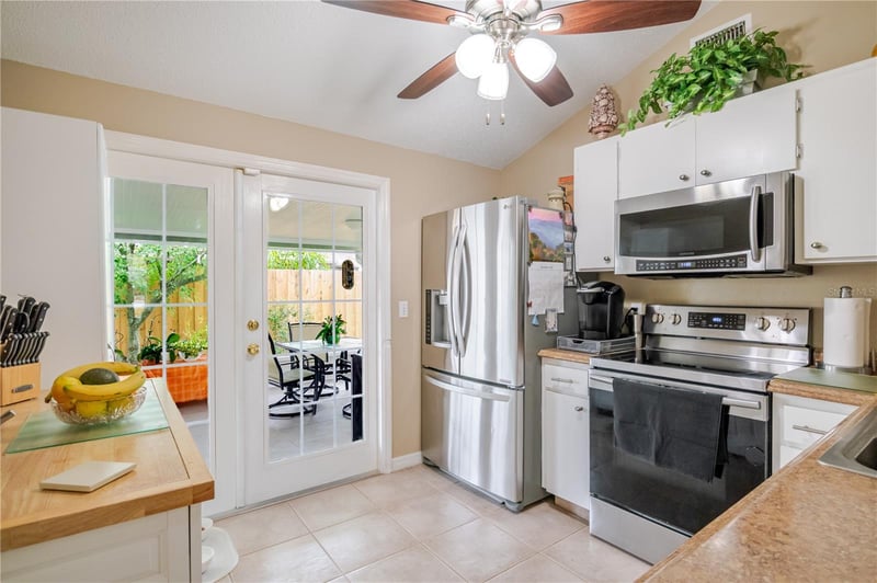 10118 Hunters Point Ct, Tampa, FL 33615