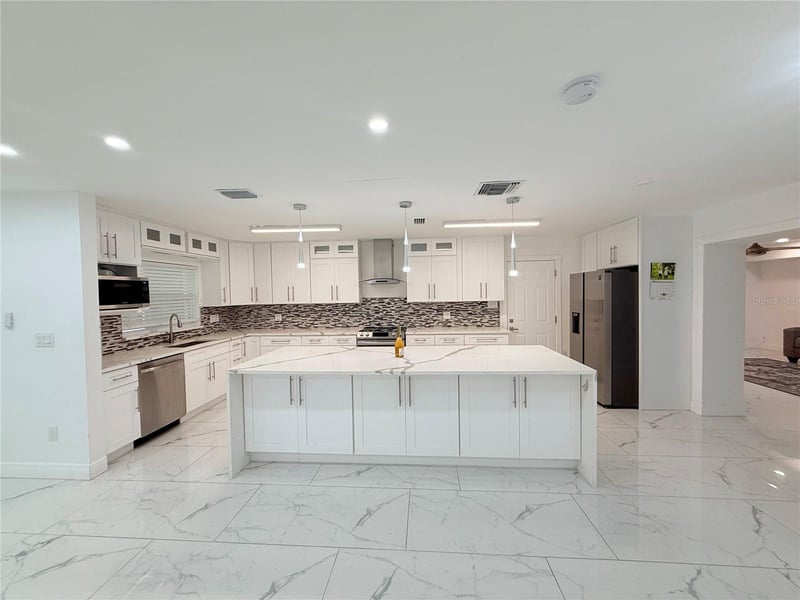 1557 Robinson Dr, St Petersburg, FL 33710