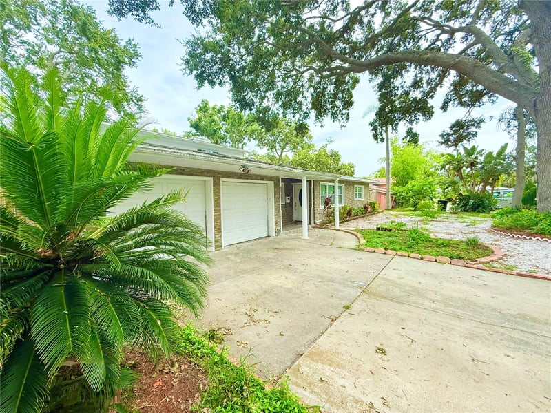 1557 Robinson Dr, St Petersburg, FL 33710