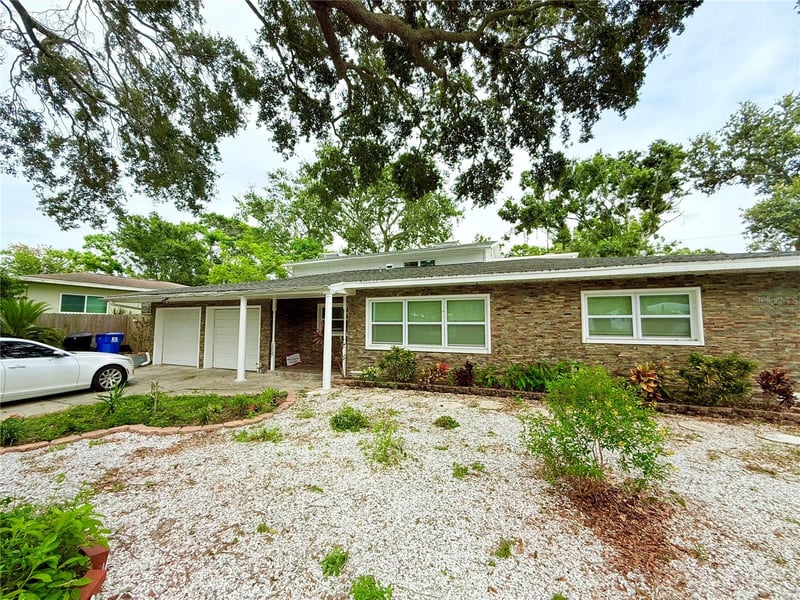 1557 Robinson Dr, St Petersburg, FL 33710