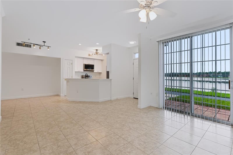 9818 Lake Chase Island Way #9818, Tampa, FL 33626