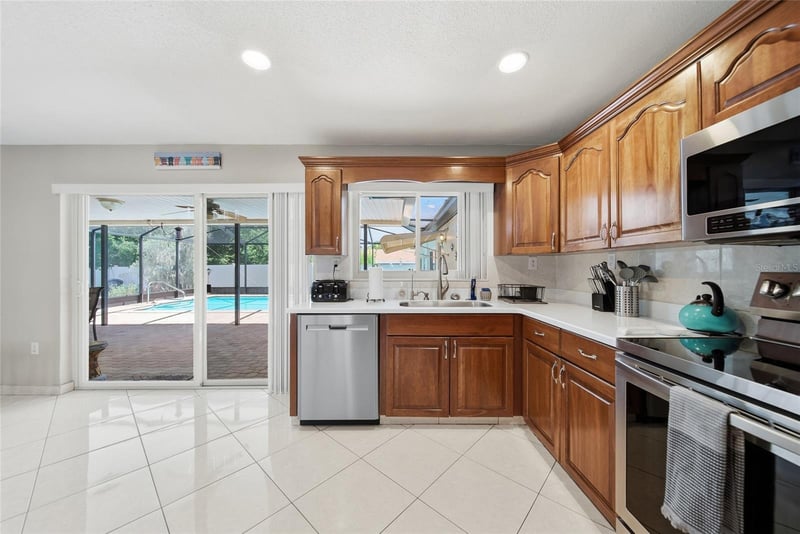 1403 Garden Ave, Tarpon Springs, FL 34689