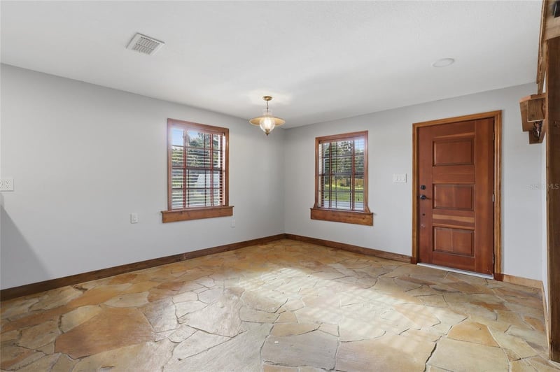 37715 Dixie Ave, Dade City, FL 33525