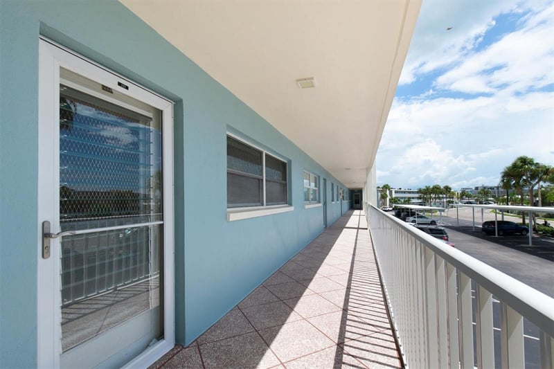 6363 Gulf Winds Dr #233, St Petersburg, FL 33706