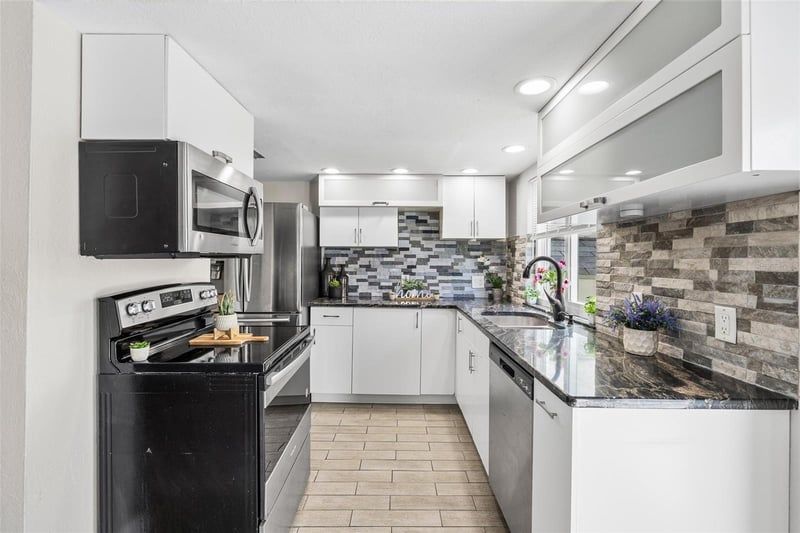 2962 Pine Cone Cir, Clearwater, FL 33760