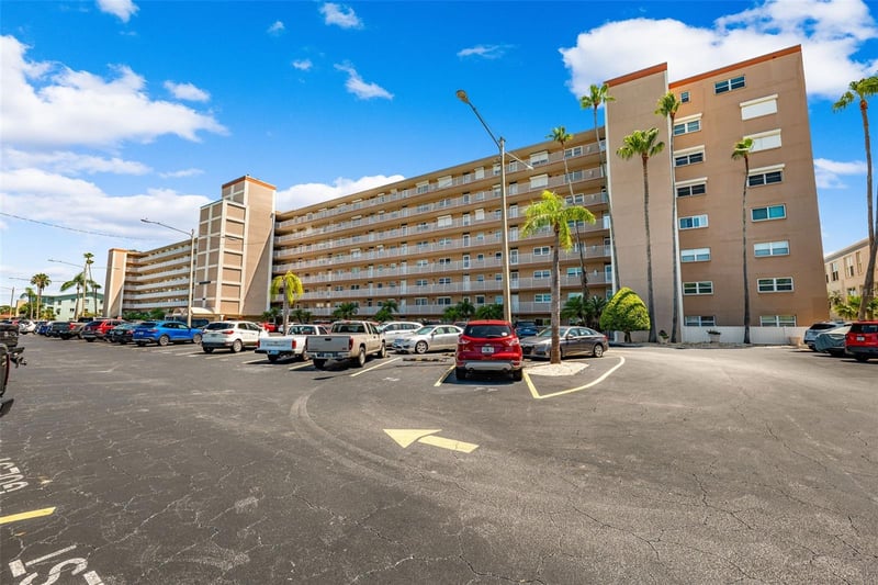 1847 Shore Dr #101, St Petersburg, FL 33707