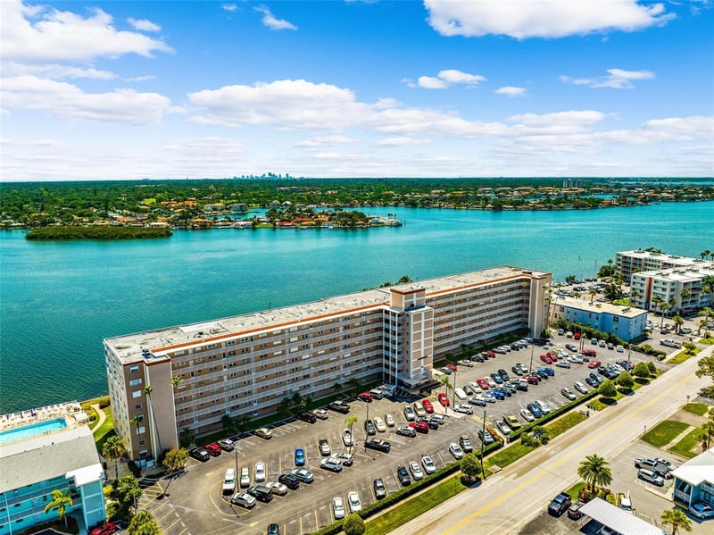 1847 Shore Dr #101, St Petersburg, FL 33707