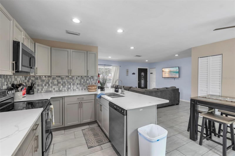 2714 42nd St, Bradenton, FL 34205