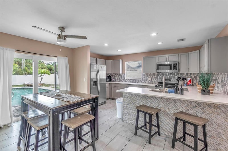 2714 42nd St, Bradenton, FL 34205
