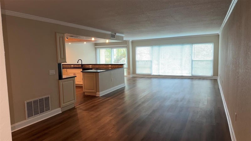 225 Country Club Dr #E346, Largo, FL 33771