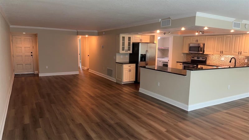 225 Country Club Dr #E346, Largo, FL 33771