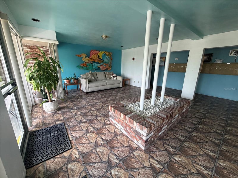 416 73rd Ave #205, St Petersburg, FL 33702