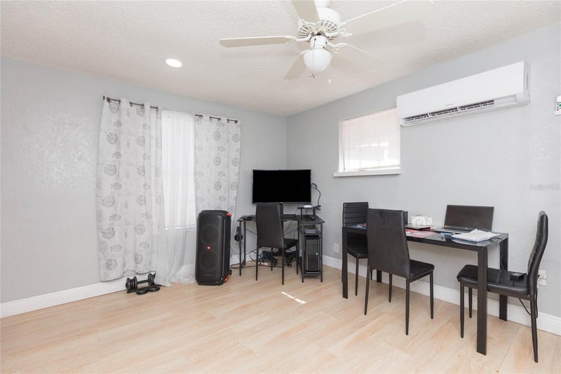 1526 Clinton , Tampa, FL 33604