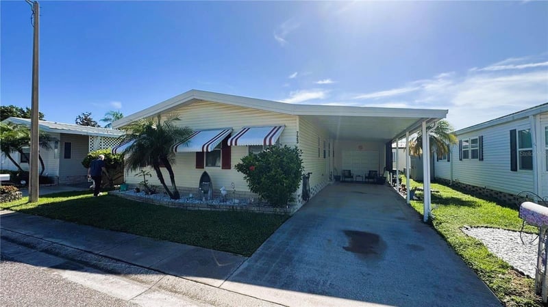 1001 Starkey Rd #723, Largo, FL 33771