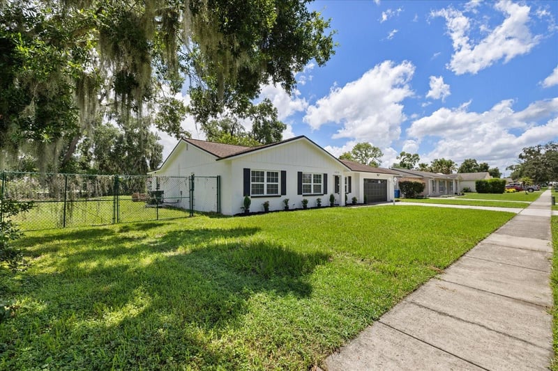 2928 Forest Cir, Seffner, FL 33584