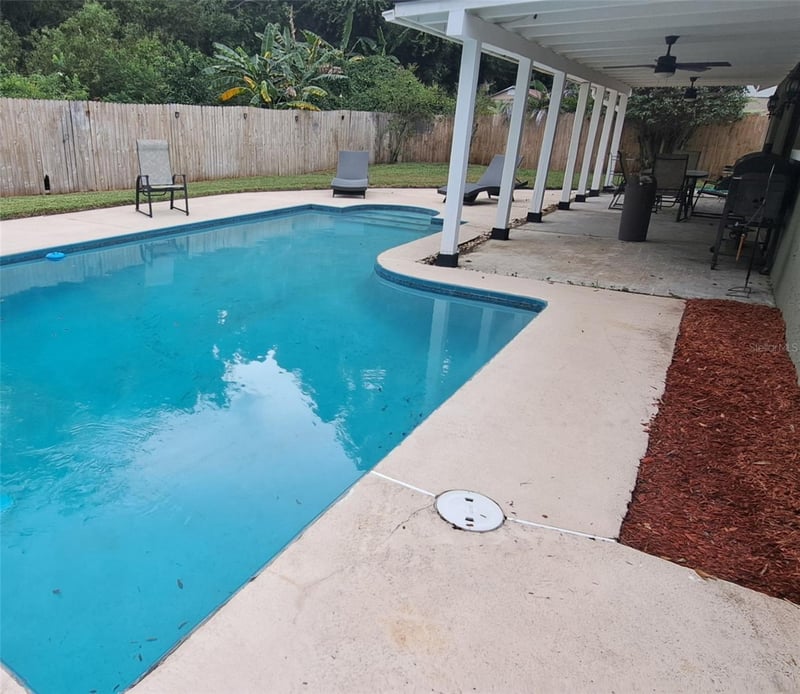 11414 Country Oaks Dr, Tampa, FL 33618