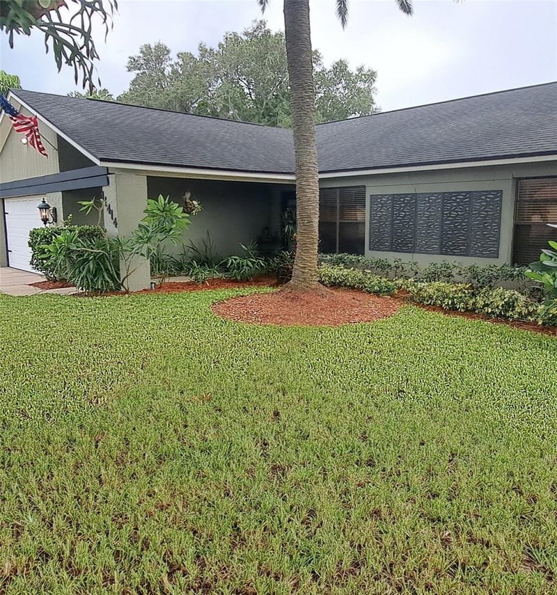 11414 Country Oaks Dr, Tampa, FL 33618