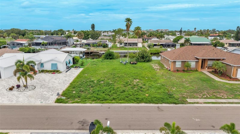 6510 Santiago Ct, Apollo Beach, FL 33572
