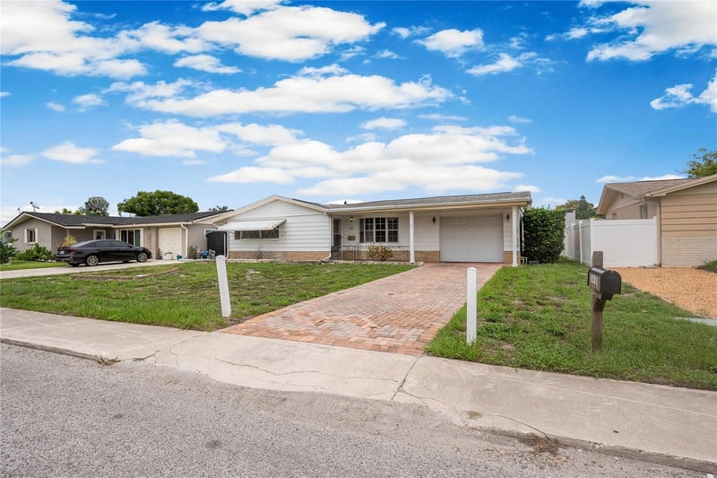 3410 Columbus Dr, Holiday, FL 34691