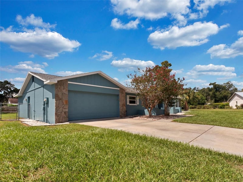 2423 Buckhorn Manor Dr, Valrico, FL 33594